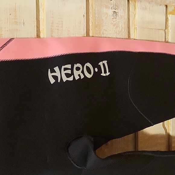 NWT kids wetsuit - Picture 3 of 9